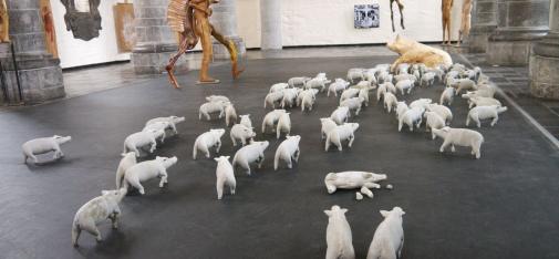 View of the installation ‘Die Sau unserer Tage mit ihren 88 Ferkeln’ (approx.: The sow of current times with 88 piglets) at the exhibition ‘TIER / ICH / TIER’ (ANIMAL / ME / ANIMAL) by Brele Scholz in the Aula Carolina arts centre in Aachen in summer 2023.